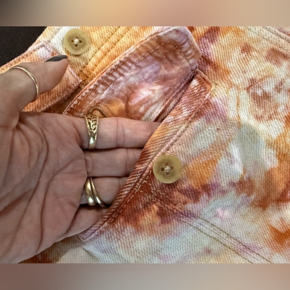 We The Free She's A Legend Orange Apricot Tie-Dye
Bermuda Shorts Size 12 - Picture 9 of 16